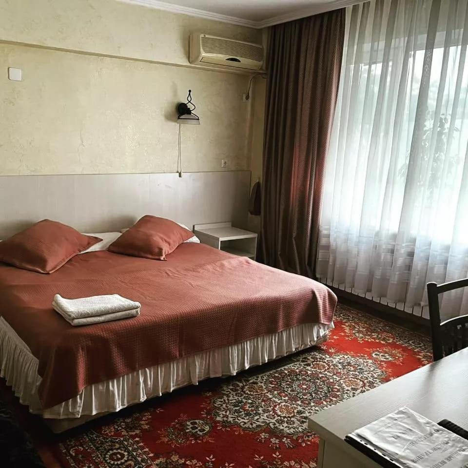 Berkana Hotel Алма Ата Екстериор снимка
