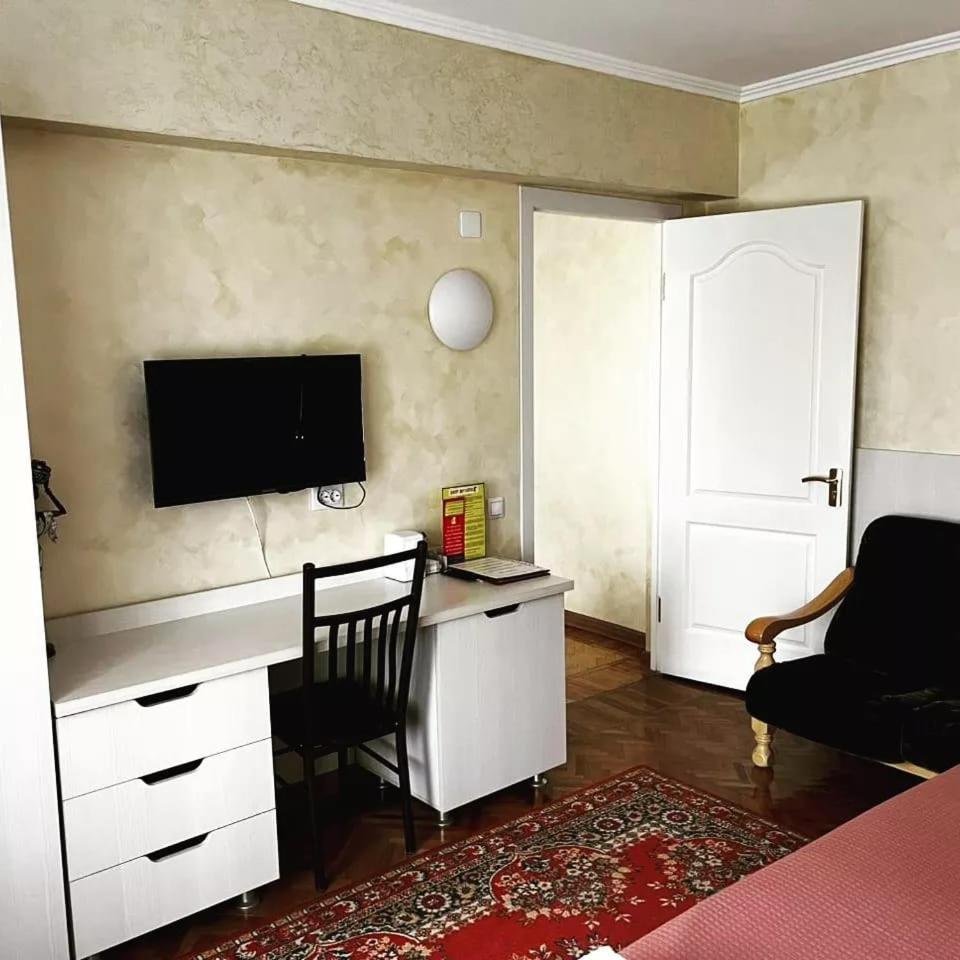 Berkana Hotel Алма Ата Екстериор снимка