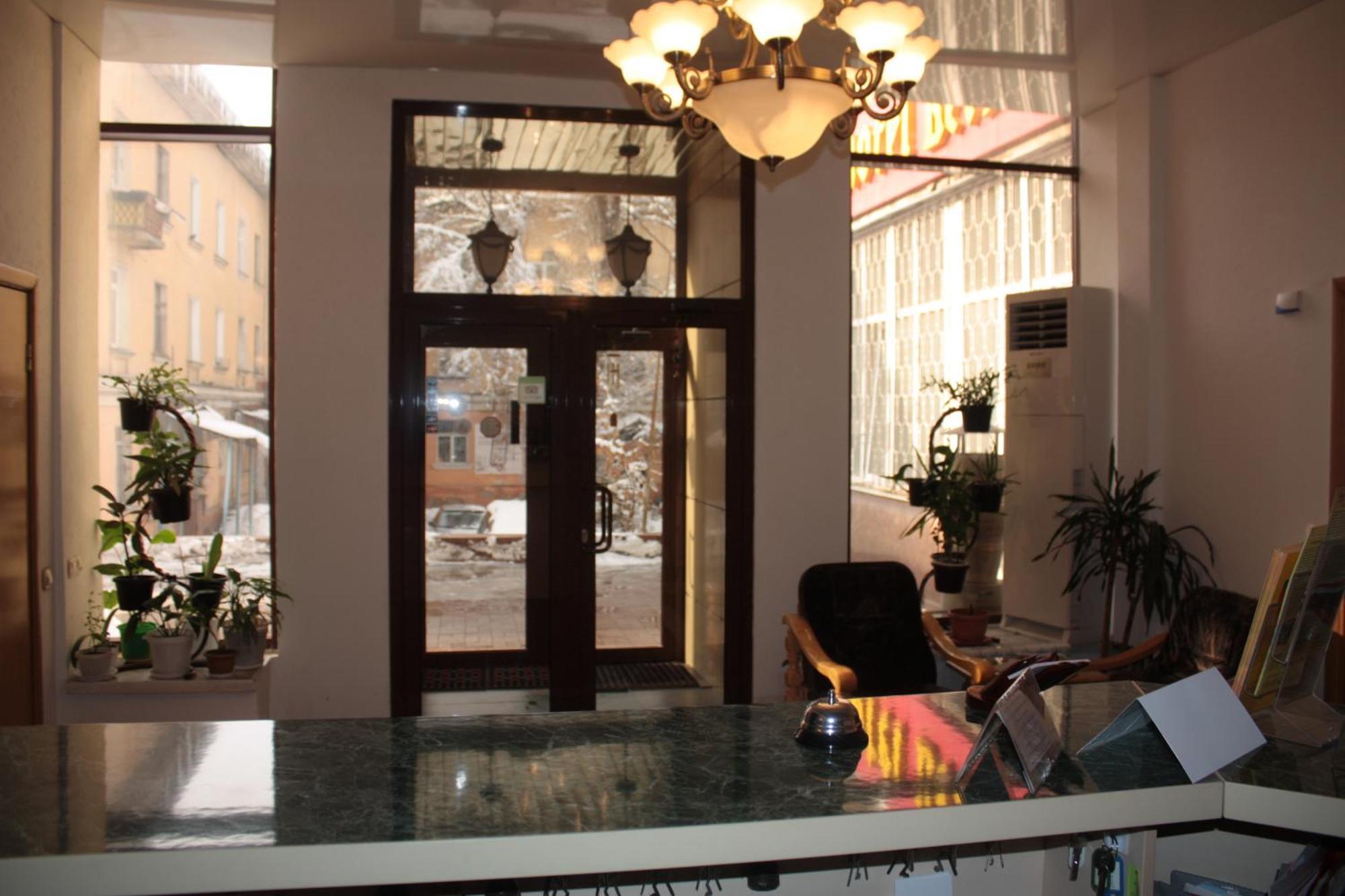 Berkana Hotel Алма Ата Екстериор снимка