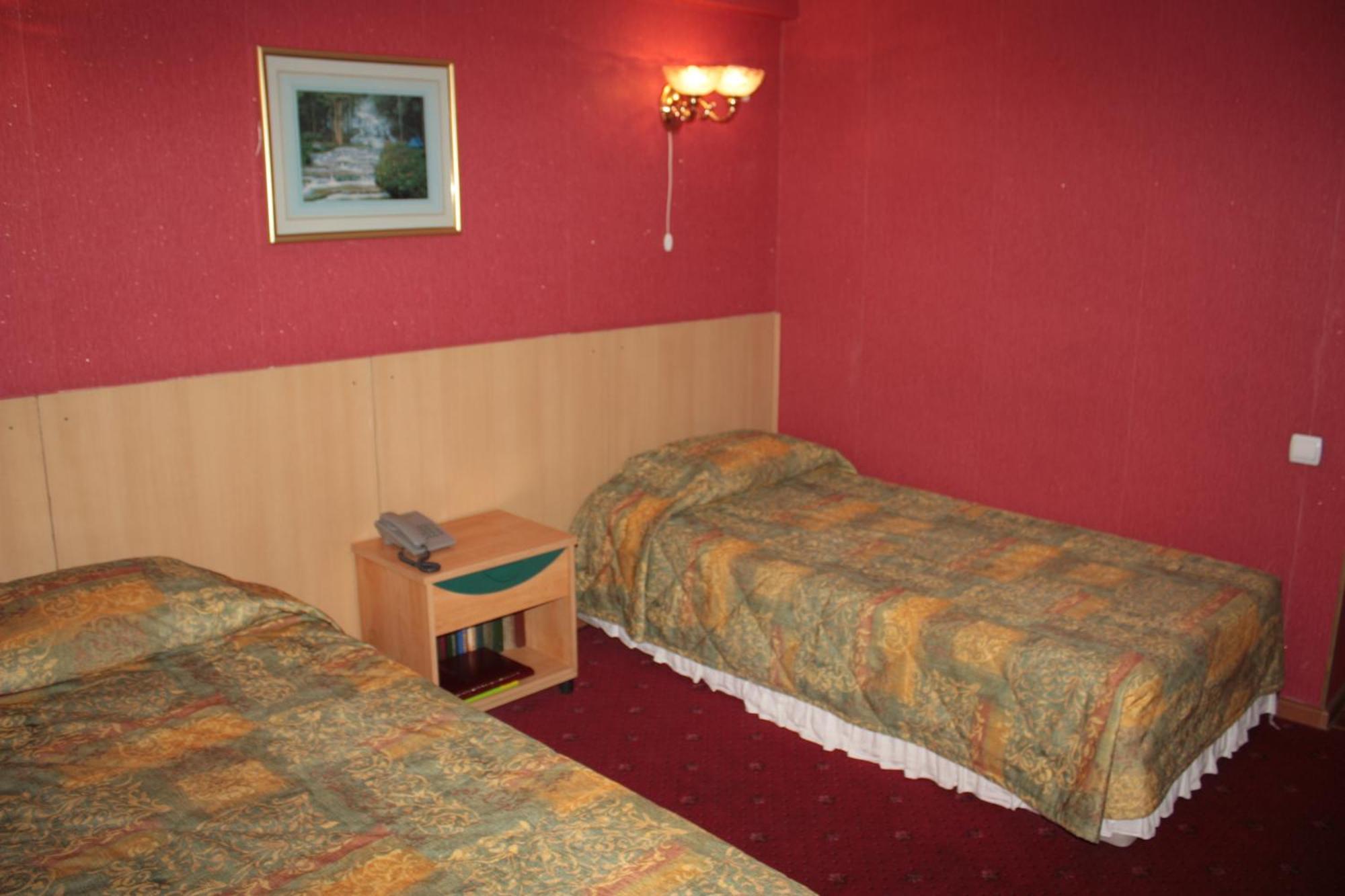 Berkana Hotel Алма Ата Екстериор снимка