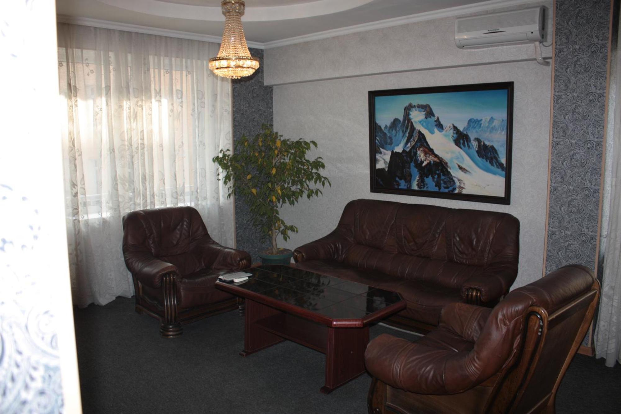 Berkana Hotel Алма Ата Екстериор снимка