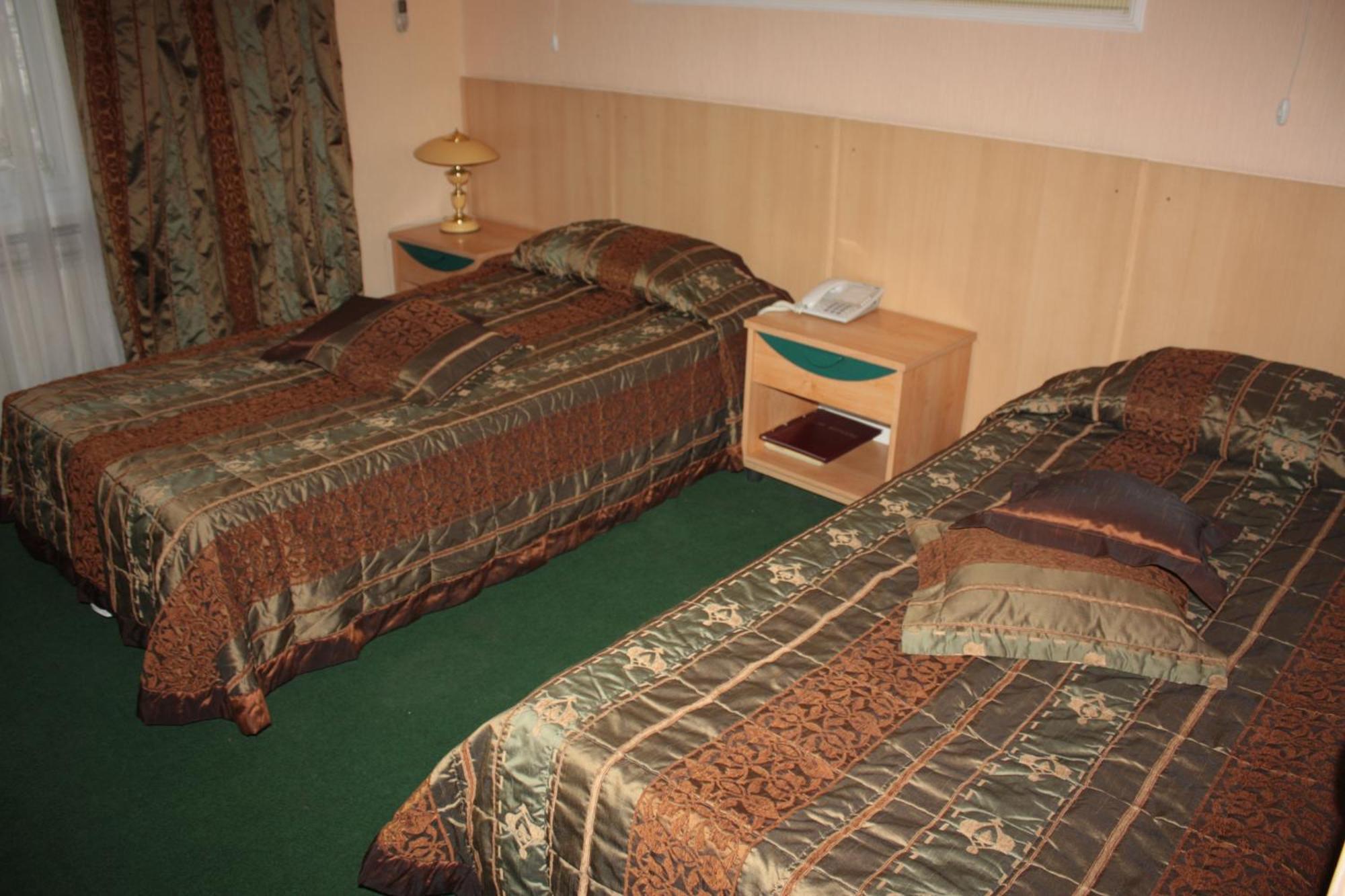 Berkana Hotel Алма Ата Екстериор снимка