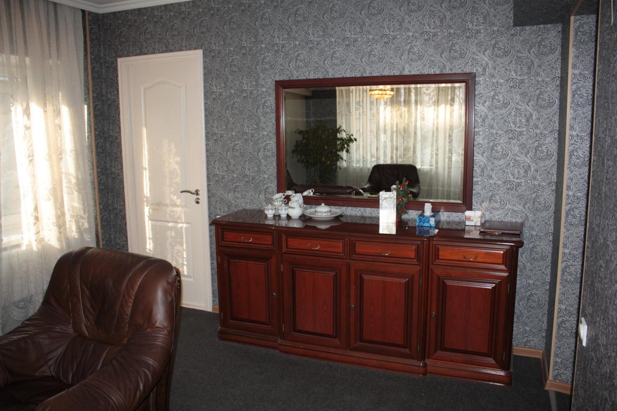 Berkana Hotel Алма Ата Екстериор снимка