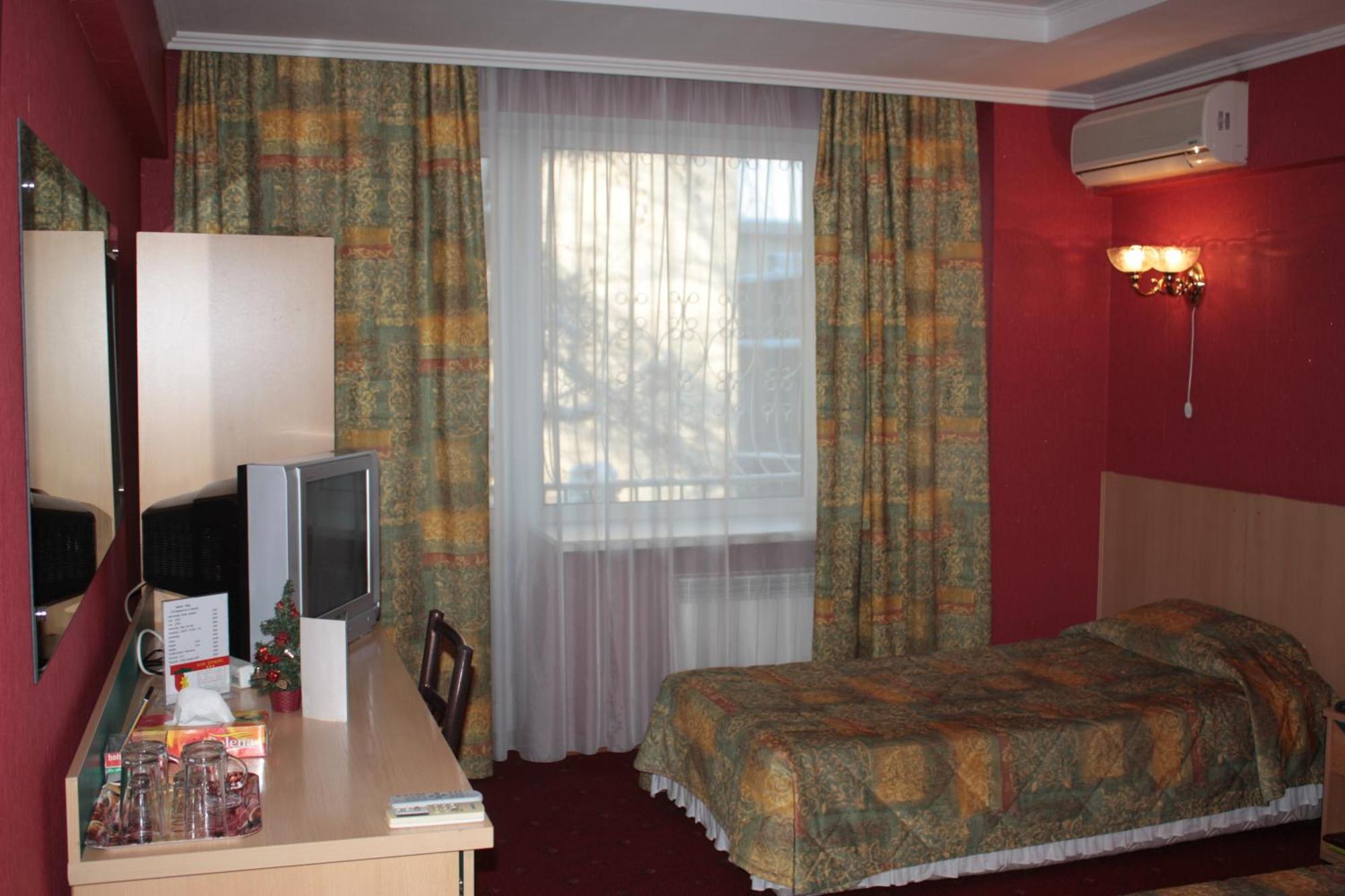 Berkana Hotel Алма Ата Екстериор снимка