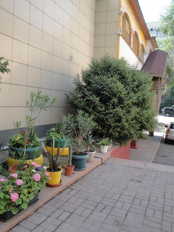 Berkana Hotel Алма Ата Екстериор снимка