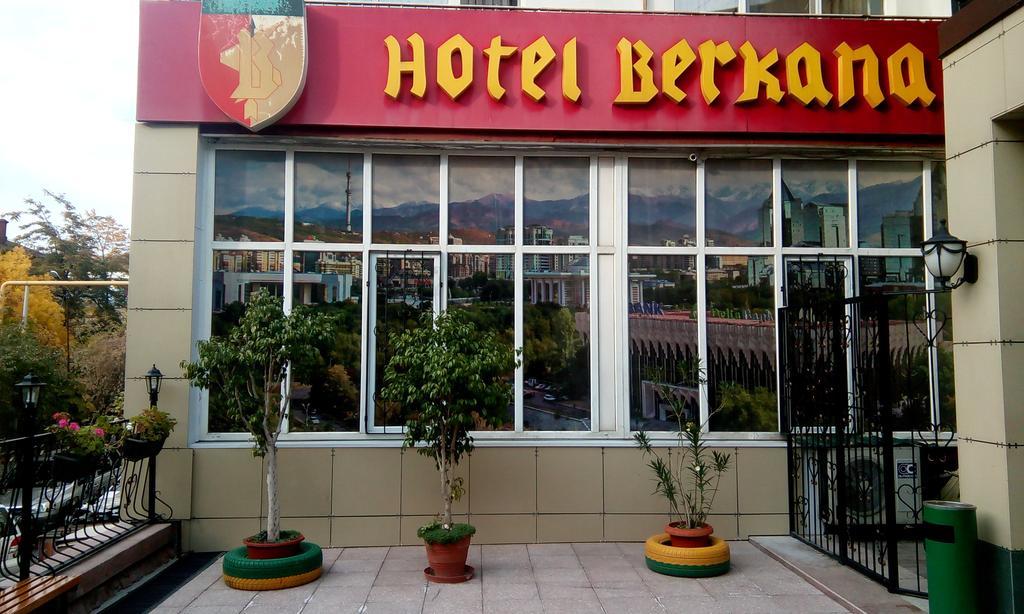 Berkana Hotel Алма Ата Екстериор снимка