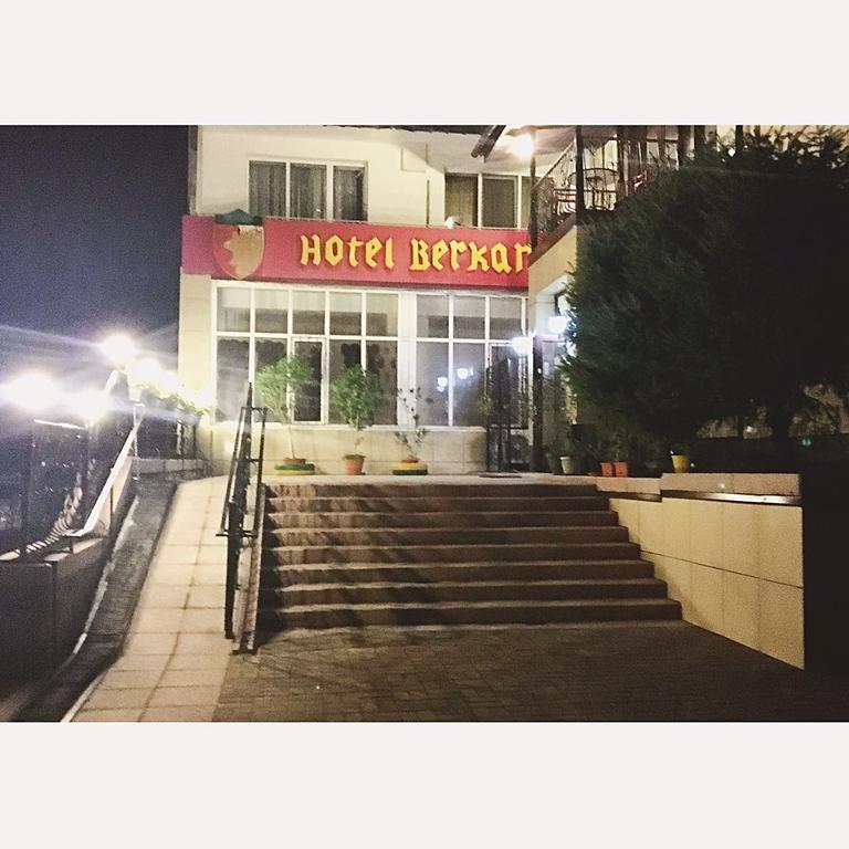 Berkana Hotel Алма Ата Екстериор снимка