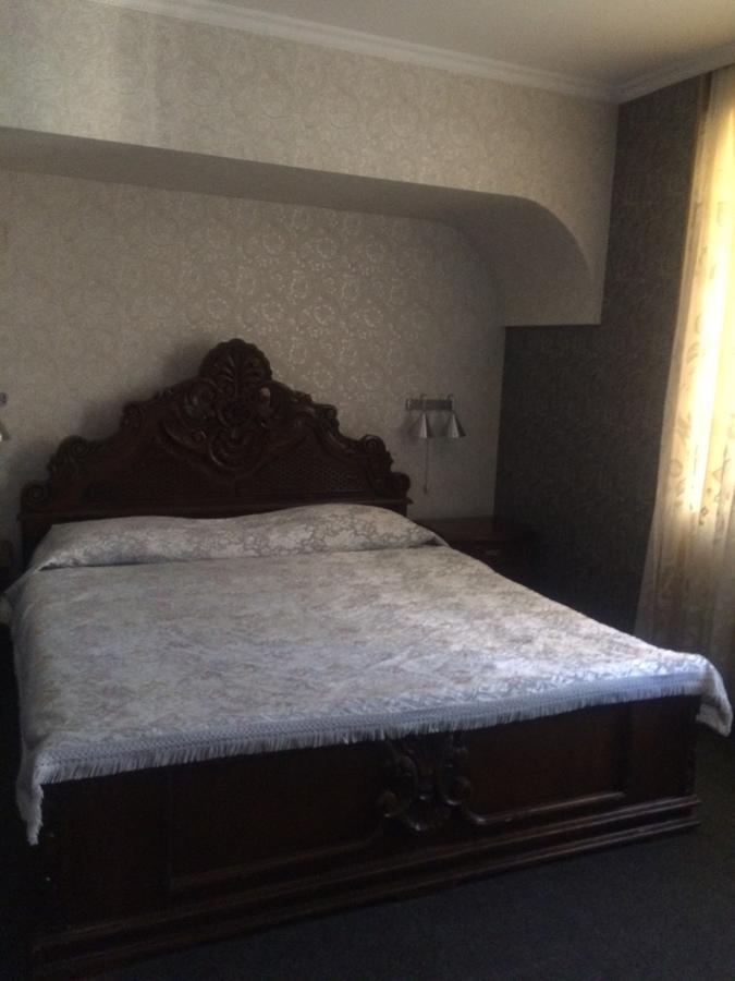 Berkana Hotel Алма Ата Екстериор снимка